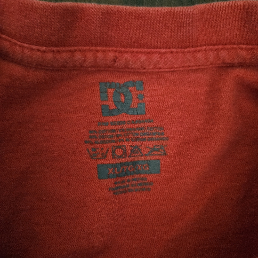 Y2K DC Shoes T-shirt - Picture 6 of 6